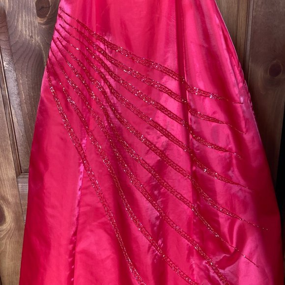 Morgan and Company - Strapless Red Ladies Prom Dress size 5/6 - Picture 3 of 7